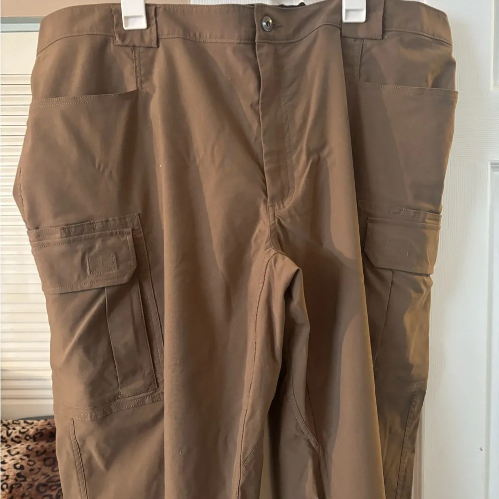Duluth Trading Co Men's DuluthFlex Dry Cargo Pants - Brown
